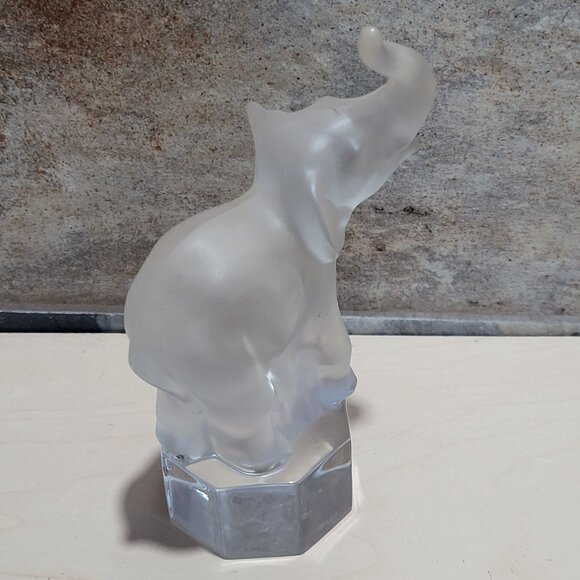 Vintage Goebel Frosted Crystal Elephant Paperweight On Pedestal Figurine - Picture 6 of 11